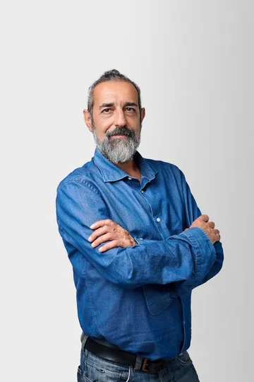 Ritratto di Simone Pieranni
